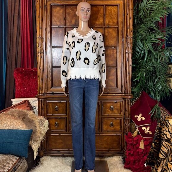 NWOT Ivory Bold Leopard Fringe Distressed Vneck Sweater - Picture 4 of 14
